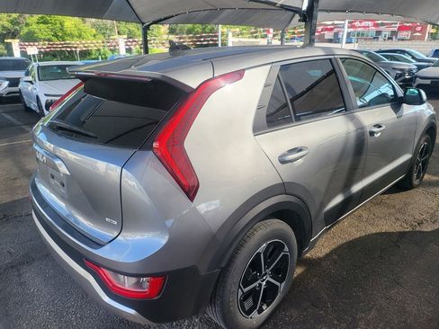 Used 2025 Kia Niro LX FWD image 8