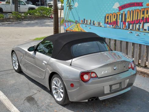 Used 2005 BMW Z4 2.5i image 6