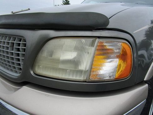 Used 1999 Ford Expedition XLT image 27