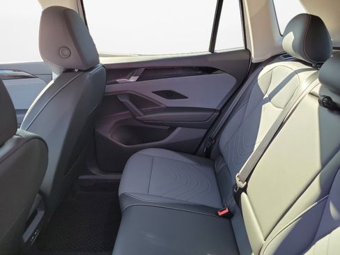 New 2026 Volkswagen Tiguan SE image 13