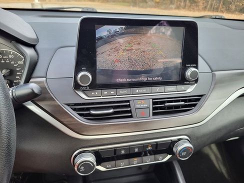 Used 2024 Nissan Altima 2.5 SV image 17