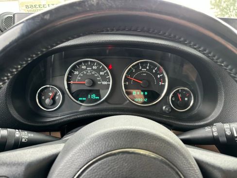 Used 2014 Jeep Wrangler Unlimited Rubicon image 12