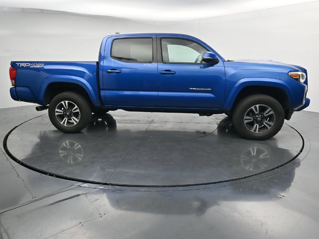 Used 2016 Toyota Tacoma TRD Sport w/ Towing Package AWD/4WD image 9
