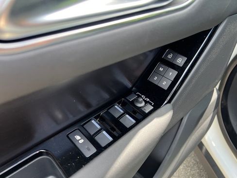 New 2026 Land Rover Range Rover Velar Dynamic SE image 11