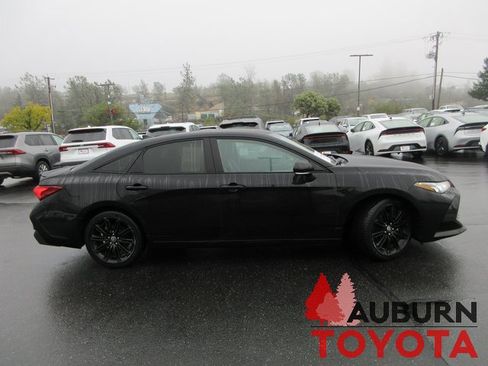 Used 2022 Toyota Avalon XSE image 3