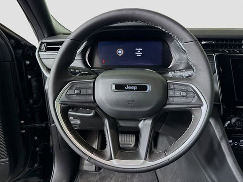 New 2025 Jeep Grand Cherokee Altitude image 11