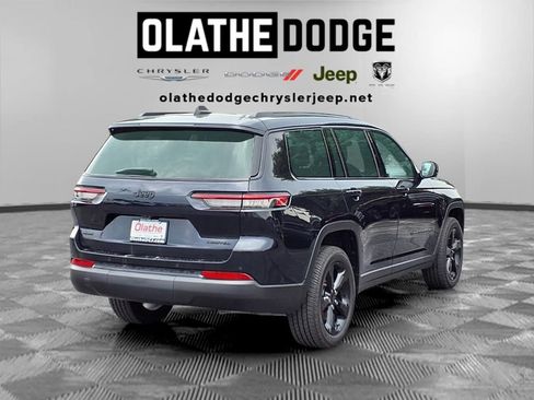 Used 2024 Jeep Grand Cherokee L Limited w/ Black Appearance Package AWD/4WD image 28