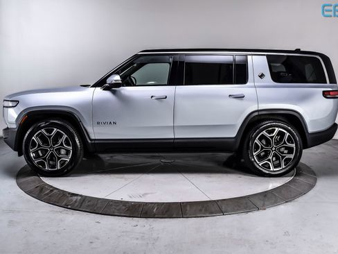 Used 2024 Rivian R1S Adventure image 3