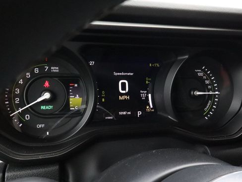 Used 2025 Jeep Wrangler Unlimited Sahara AWD/4WD image 31