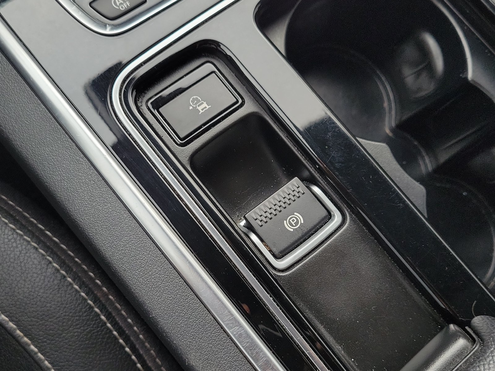 Used 2019 Jaguar XF R-Sport AWD/4WD image 31
