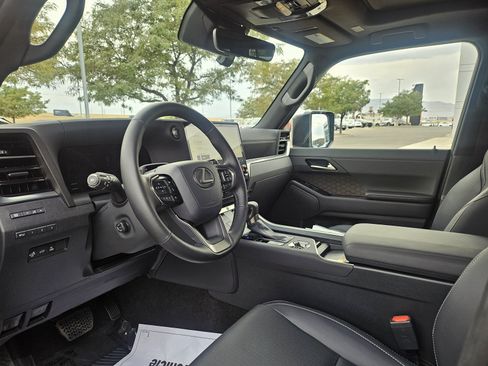 Used 2026 Lexus GX 550 w/ Accessory Package (2T) AWD/4WD image 10