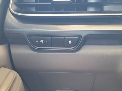 Used 2025 Kia Carnival FWD image 23