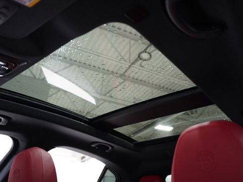 Used 2024 Alfa Romeo Stelvio Veloce image 16