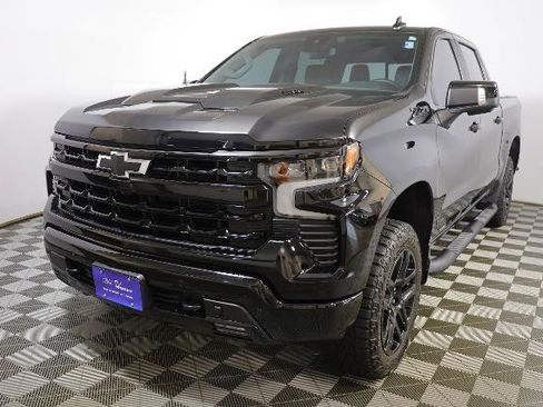 Used 2025 Chevrolet Silverado 1500 LT Trail Boss w/ LT Trail Boss Premium Package AWD/4WD image 3