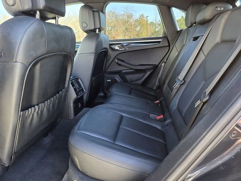 Used 2022 Porsche Macan image 14