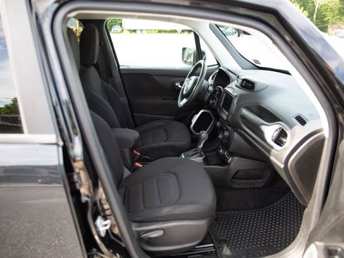 Used 2018 Jeep Renegade Latitude AWD/4WD image 23