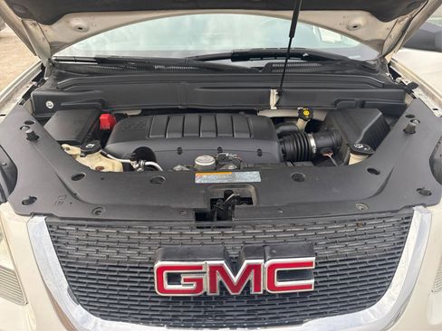 Used 2011 GMC Acadia SLE image 13