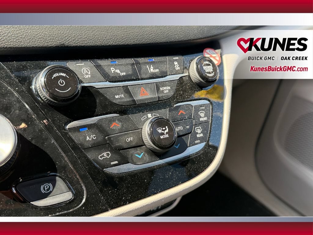 Used 2024 Chrysler Pacifica Touring-L FWD image 28