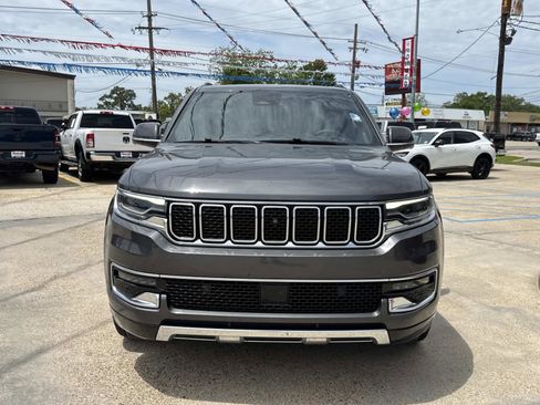 Used 2022 Jeep Wagoneer Series III w/ Premium Group I image 2