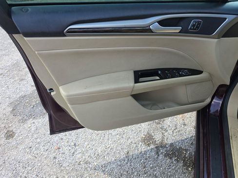 Used 2013 Ford Fusion SE FWD image 12