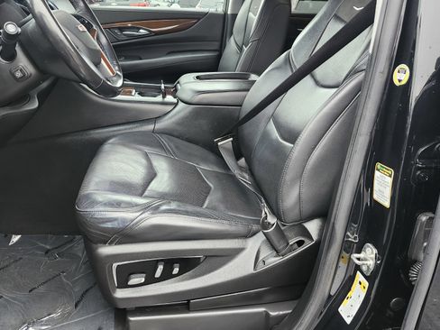 Used 2018 Cadillac Escalade Luxury image 18