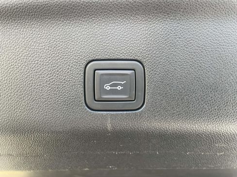 Used 2023 Chevrolet Suburban Premier RWD image 9