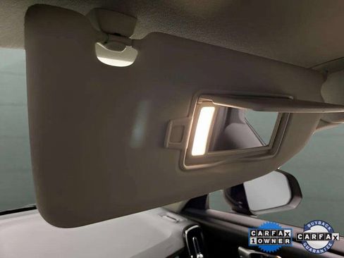 Used 2025 Volvo XC40 B5 Plus image 59