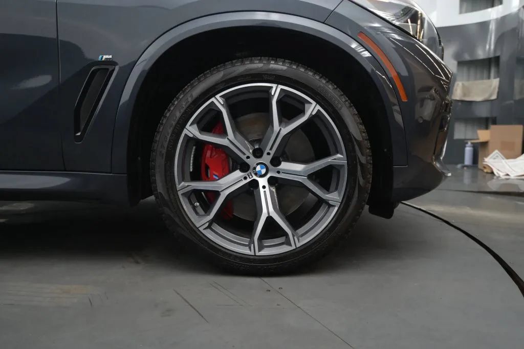 Used 2021 BMW X5 M50i AWD/4WD image 19