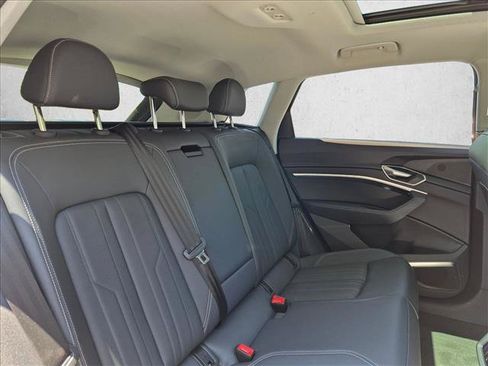 Certified 2024 Audi Q8 e-tron Premium Plus w/ Premium Plus Package AWD/4WD image 21