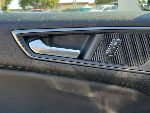 Used 2022 Ford Edge SE image 26