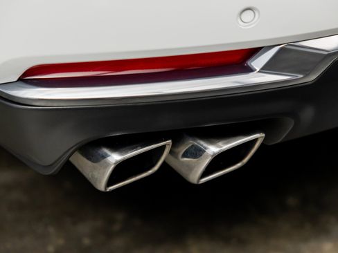 Used 2025 GMC Yukon AT4 w/ AT4 Premium Plus Package image 17