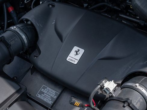 Used 2018 Ferrari California T RWD image 23