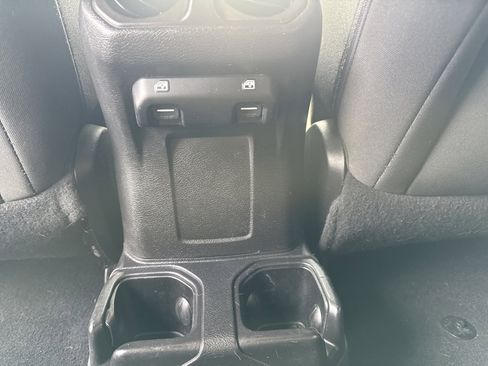 Used 2019 Jeep Wrangler Unlimited Sport S image 12