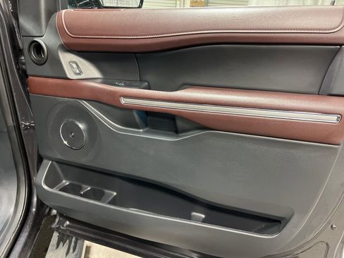 Used 2024 Ford Expedition Limited image 10