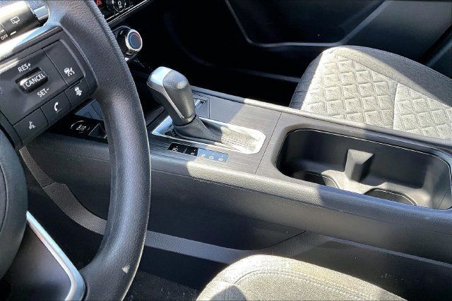 Certified 2025 Nissan Kicks SV FWD image 17