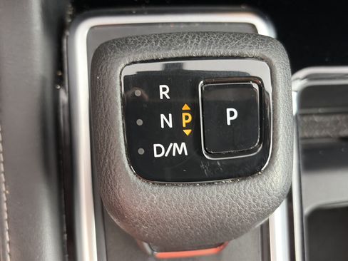 Used 2022 Nissan Pathfinder SV w/ SV Premium Package AWD/4WD image 31