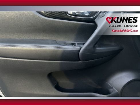 Used 2018 Nissan Rogue SL w/ Premium Package image 21