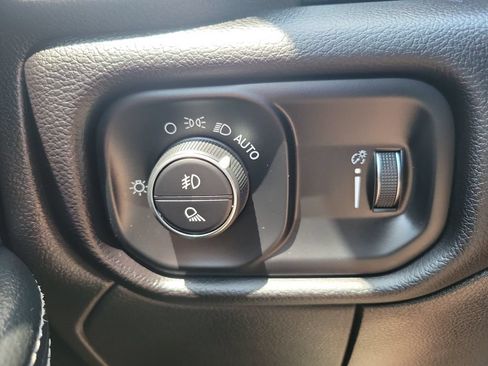 Used 2024 RAM 2500 Big Horn w/ Safety Group AWD/4WD image 31