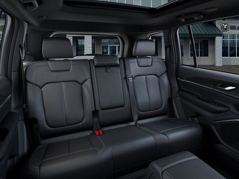 New 2026 Jeep Grand Cherokee Limited w/ Limited Altitude Package AWD/4WD image 17