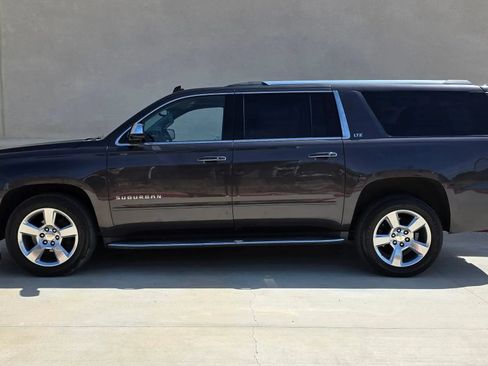 Used 2015 Chevrolet Suburban LTZ RWD image 7