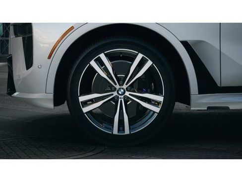 Used 2026 BMW X7 xDrive40i w/ M Sport Package image 7