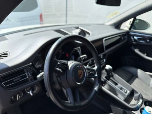 Used 2024 Porsche Macan AWD/4WD image 6