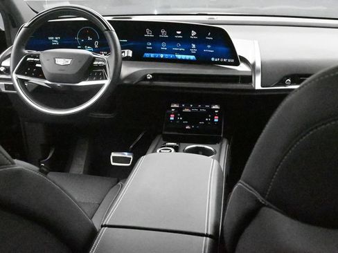 Used 2026 Cadillac Vistiq Luxury AWD/4WD image 14