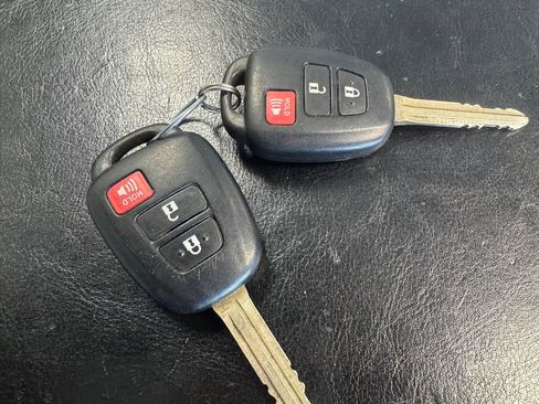 Used 2019 Toyota Tacoma SR5 image 39