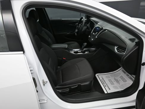 Used 2022 Chevrolet Malibu LT image 19