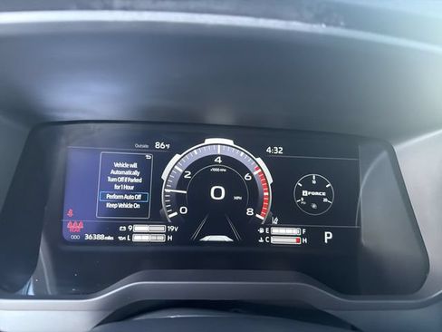 Used 2025 Toyota Tundra Limited AWD/4WD image 12