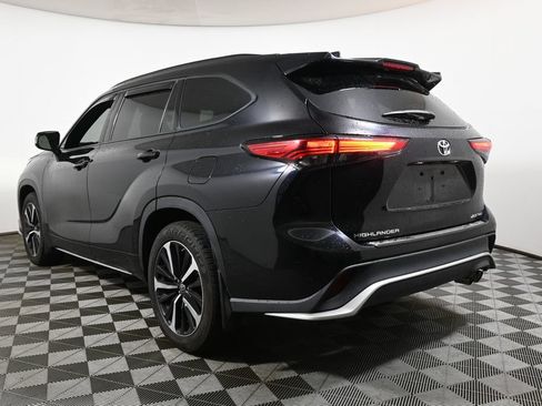 Used 2022 Toyota Highlander XSE AWD/4WD image 9