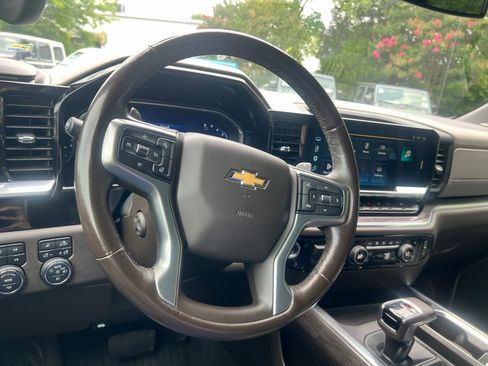 Used 2022 Chevrolet Silverado 1500 LTZ AWD/4WD image 31