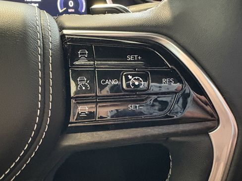 Used 2022 Jeep Grand Cherokee L Overland w/ Luxury Tech Group IV image 13