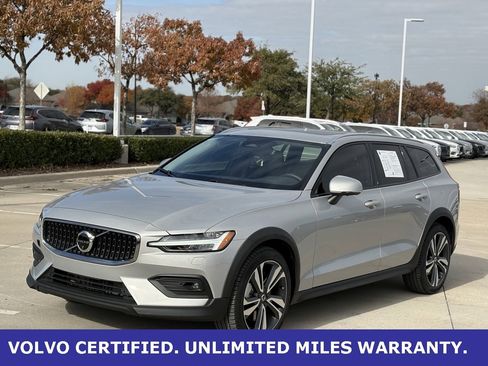 Certified 2025 Volvo V60 B5 Cross Country Plus image 3